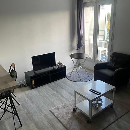 Appartement Cosy En Plein Centre-Ville D Evry Courcouronnes Exterior photo